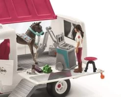 Schleich - Mobile Vet With Hanoverian Foal (42439) -Randboutique Für Kinder schleich mobile vet with hanoverian foal 42439 4